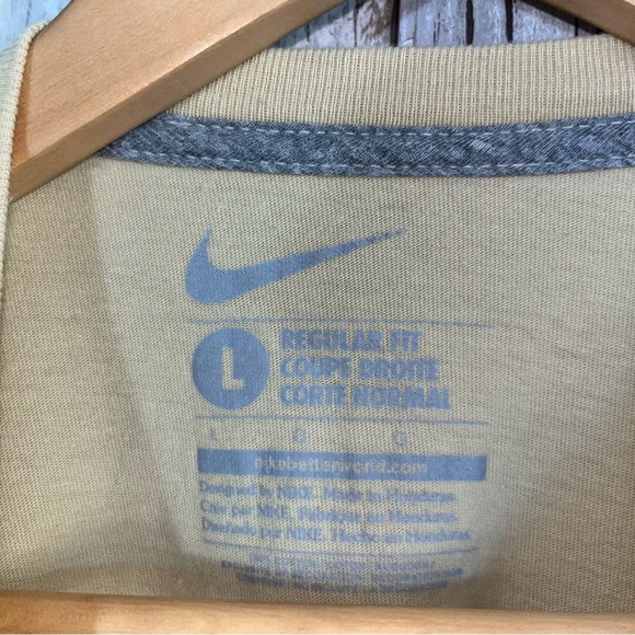 Nike Loose Fit Muted Yellow Athletic Men’s Tee Large - Picture 5 of 5